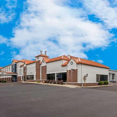 Suburban Studios Milwaukee Airport Exterior foto