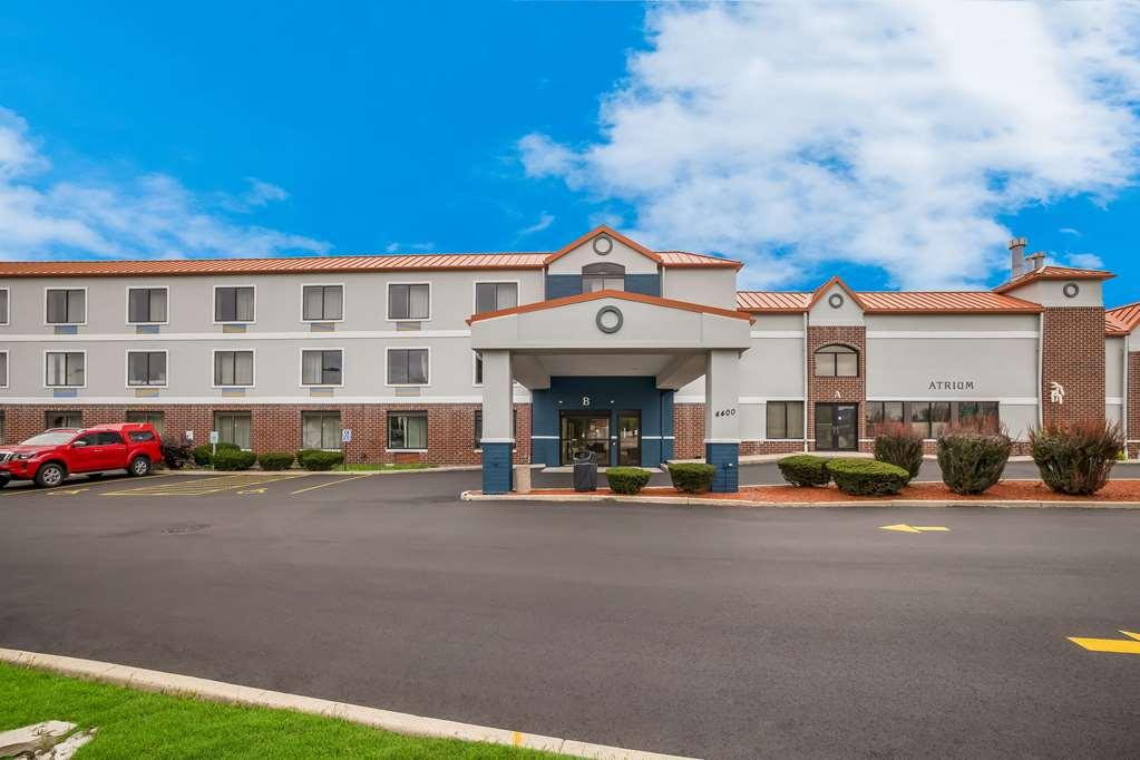 Suburban Studios Milwaukee Airport Exterior foto